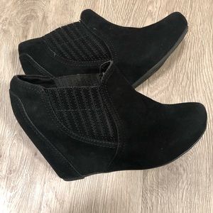 Fergalicious by Fergie Wedge Ankle Bootie sz10